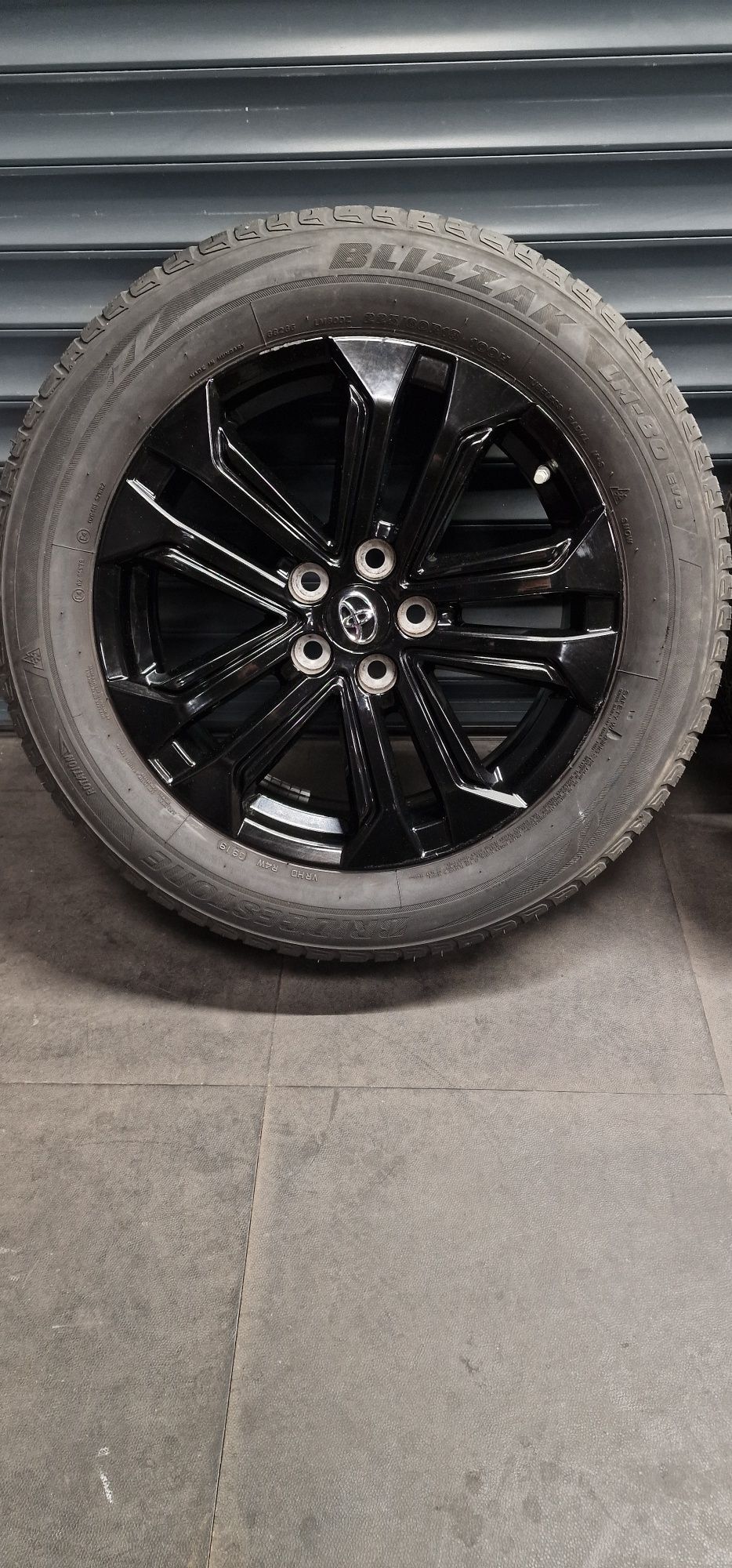 Koła  Toyota RAV4 HYBRID 225/60 R18 Cali