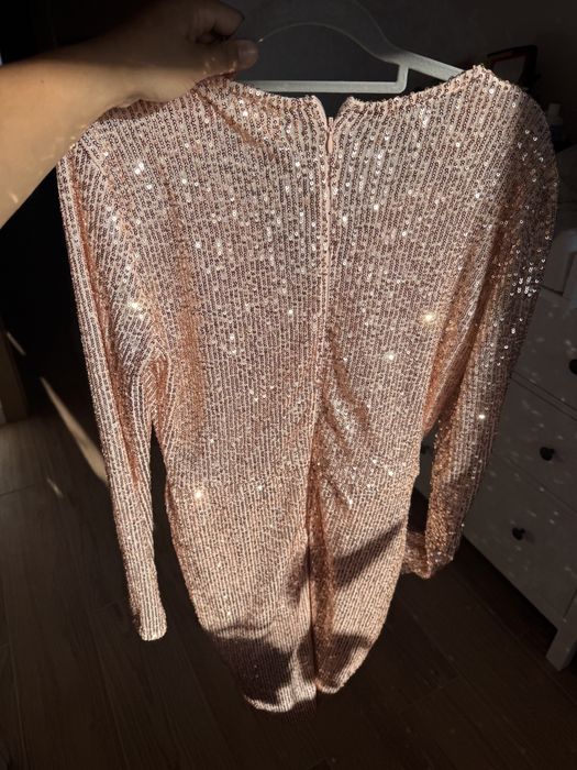 Sukienka wieczorowa błyszcząca- cekiny