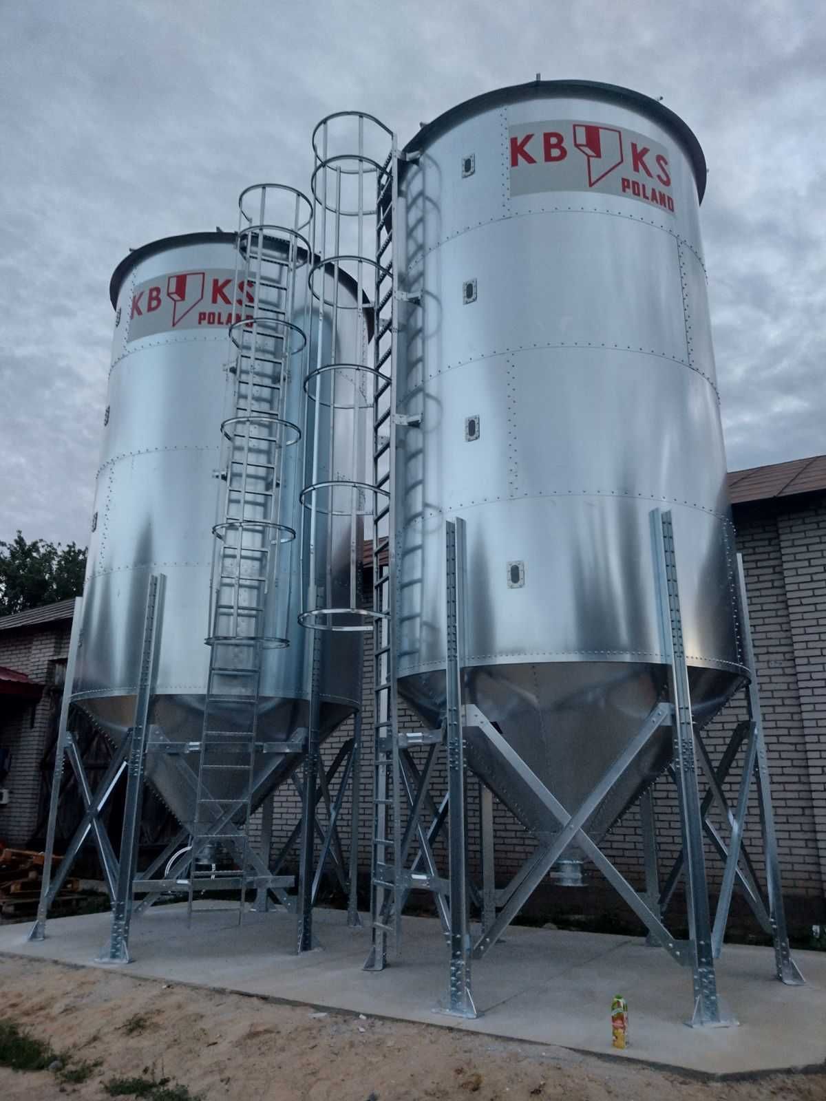 Silos zbożowy lejowy 77,5t Kbks Poland