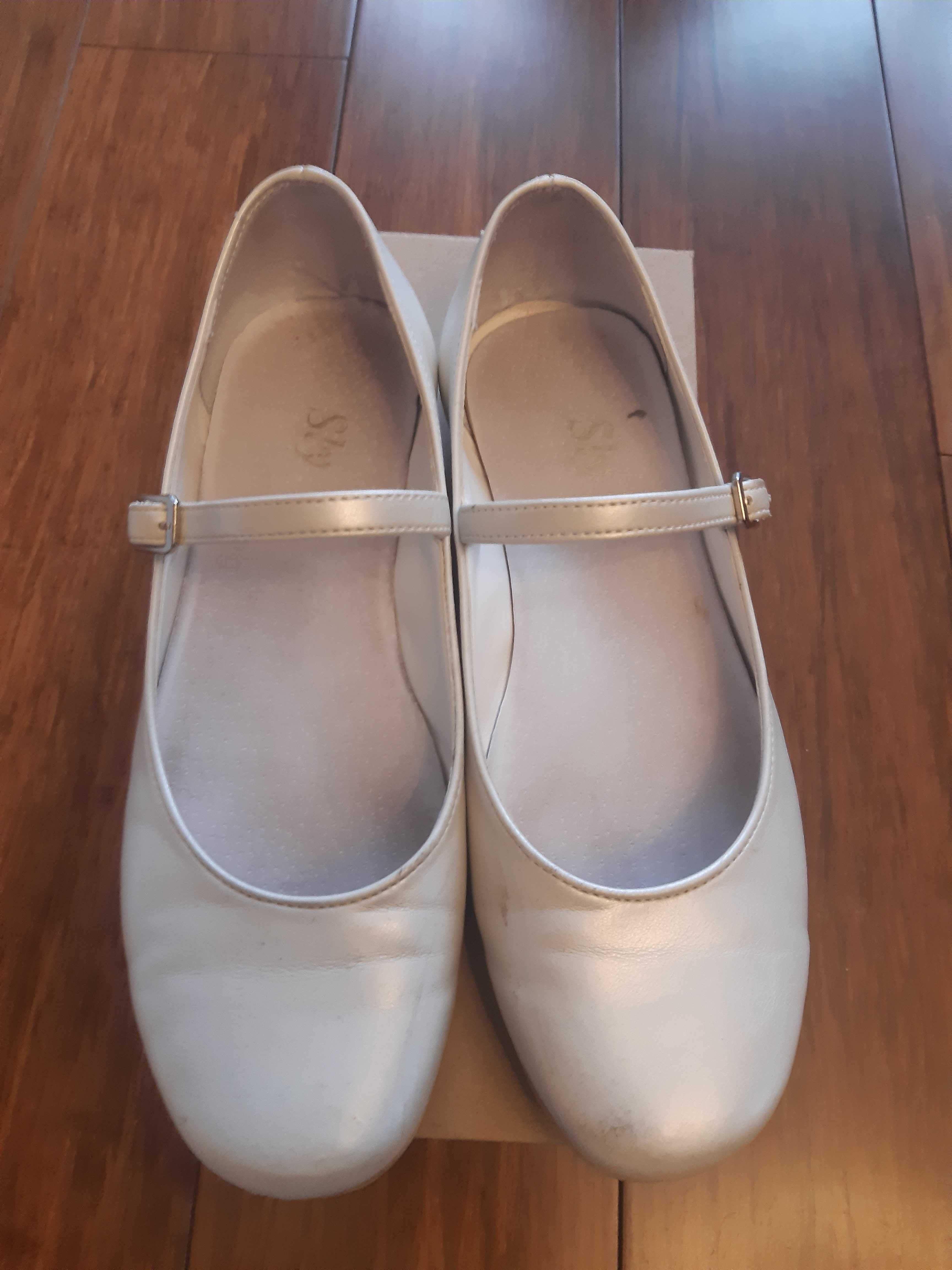 Baleriny buty komunijne perłowe 35