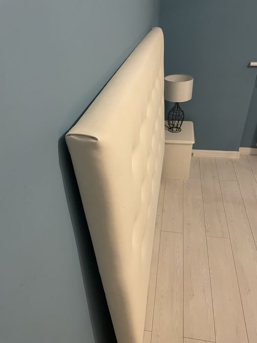 Wezgłowie zagłówek łóżka i szafki nocne