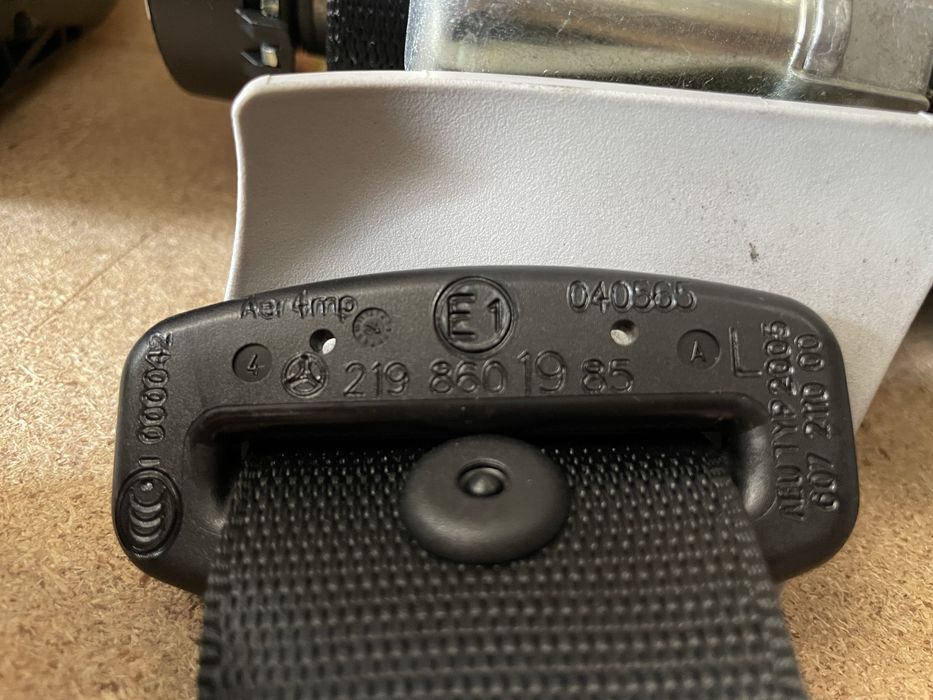 Pas pasy bezpieczenstwa przod tyl prawy lewy Meredes Cls w219 Lift