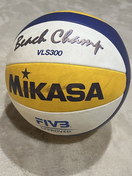 Bola de Voleibol Mikasa VLS300 Oficial – Assinada pela FPV