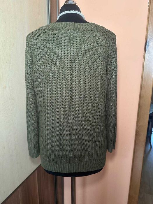Sweter ZARA zielony – rozmiar M, lekko błyszczący