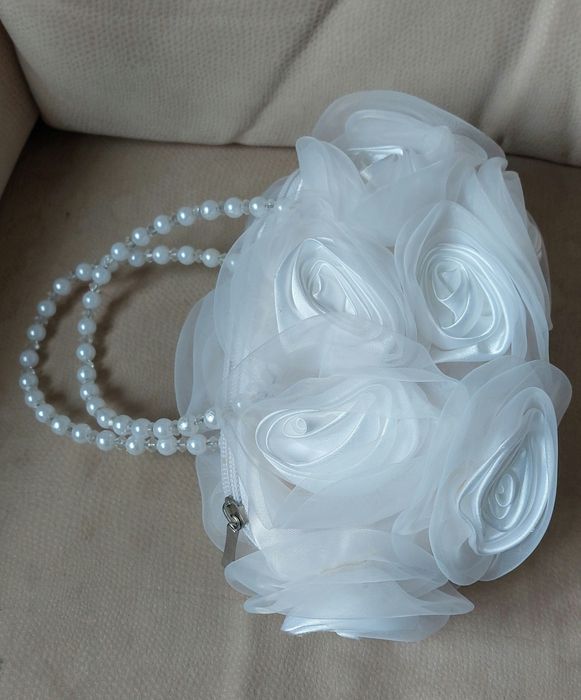 Сумочка белая нарядная на праздник для женщины девочки