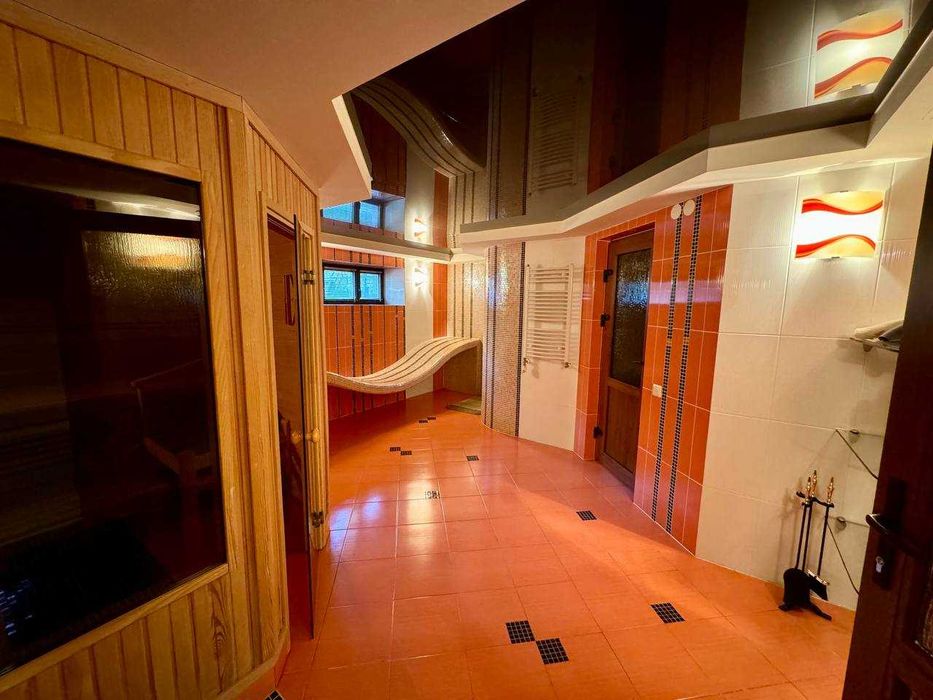 Продам просторий будинок по вул.Сельських (Алтайські озера)