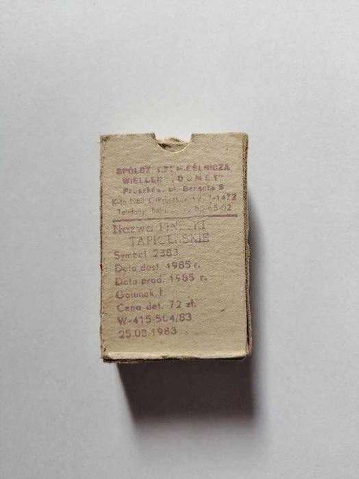 Pinezki tapicerskie z 1985 r. Gratka dla kolekcjonera.