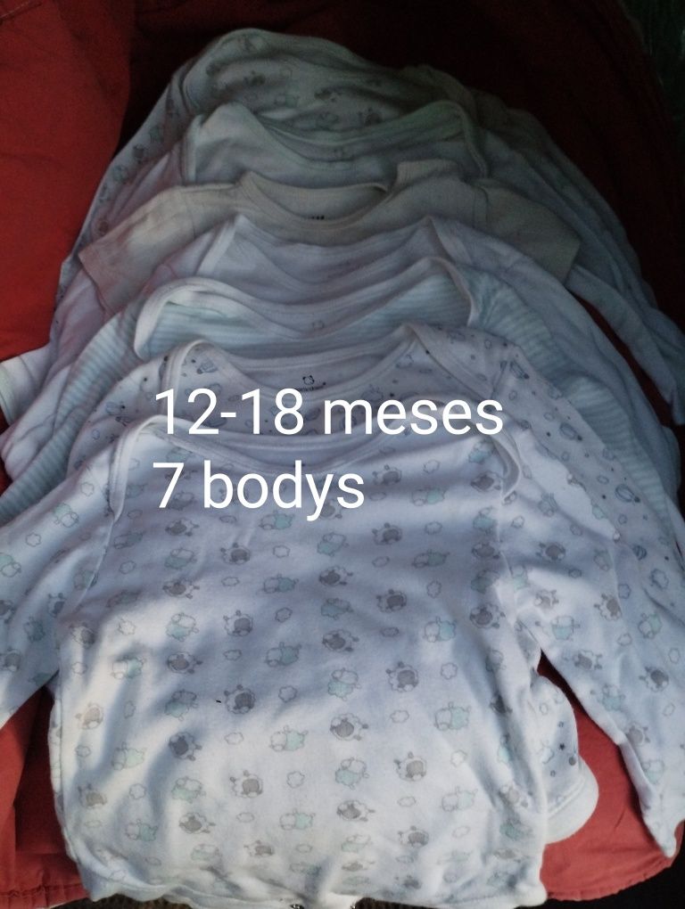 Vende se bodys de bebe tudo junto por 5€