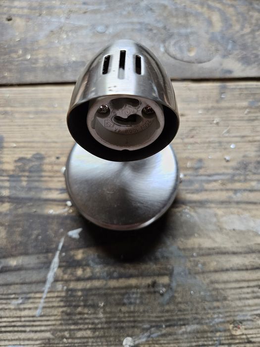 Lampka kinkiet na żarówki zwykle i led.