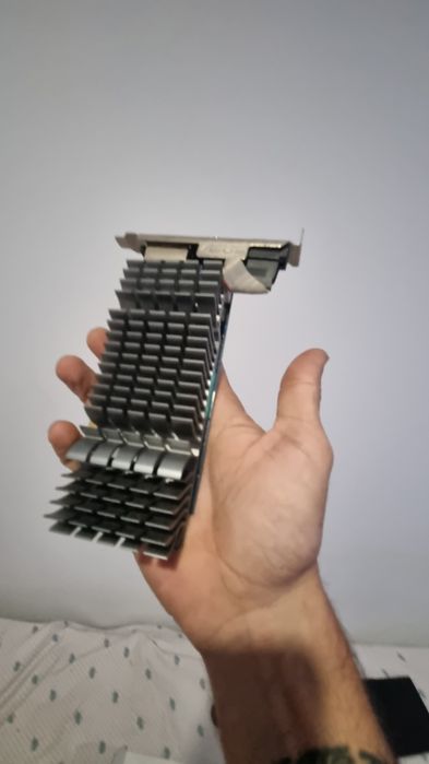 Placa gráfica NVIDIA GT 610 2gb64283925229443121