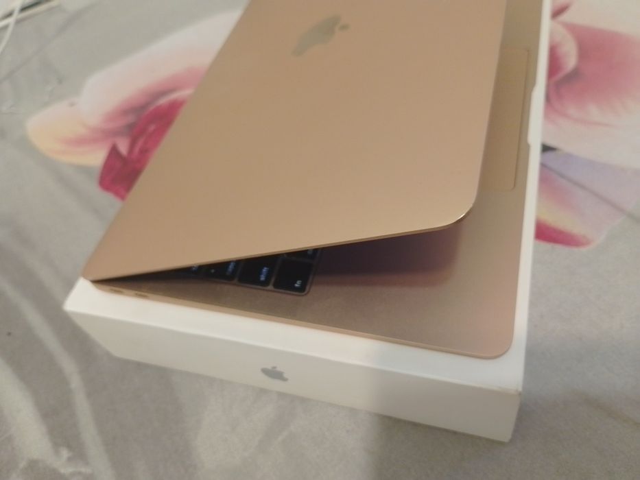 Макбук аір 13"  Gold Core i5/8 акумулятор 114 циклів