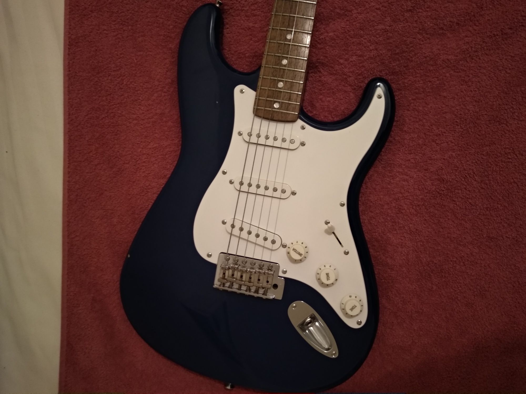 Fender Sguier Strat. 120$