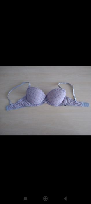 Biustonosz w serduszka.