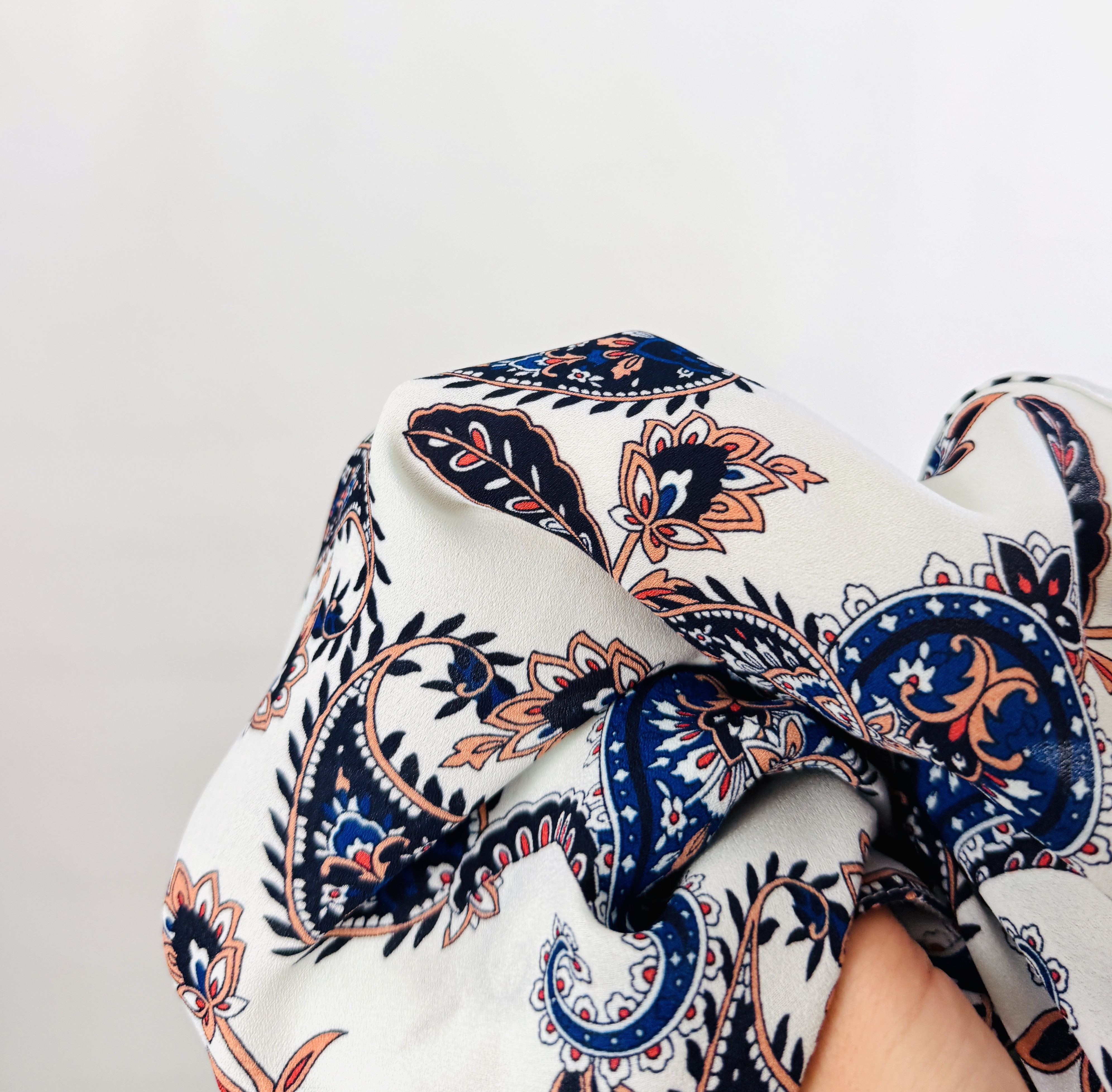 Biały top na ramiączkach z orientalnym wzorem paisley L 40 Primark