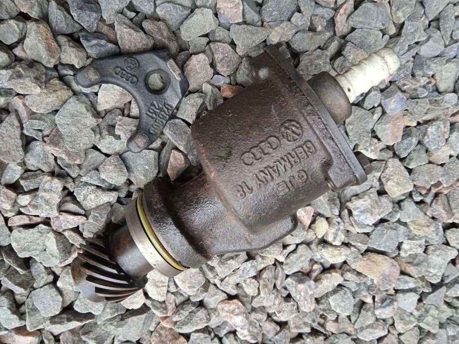 Б/У вакуумний насос Audi A4 B5 1996,1.9tdi