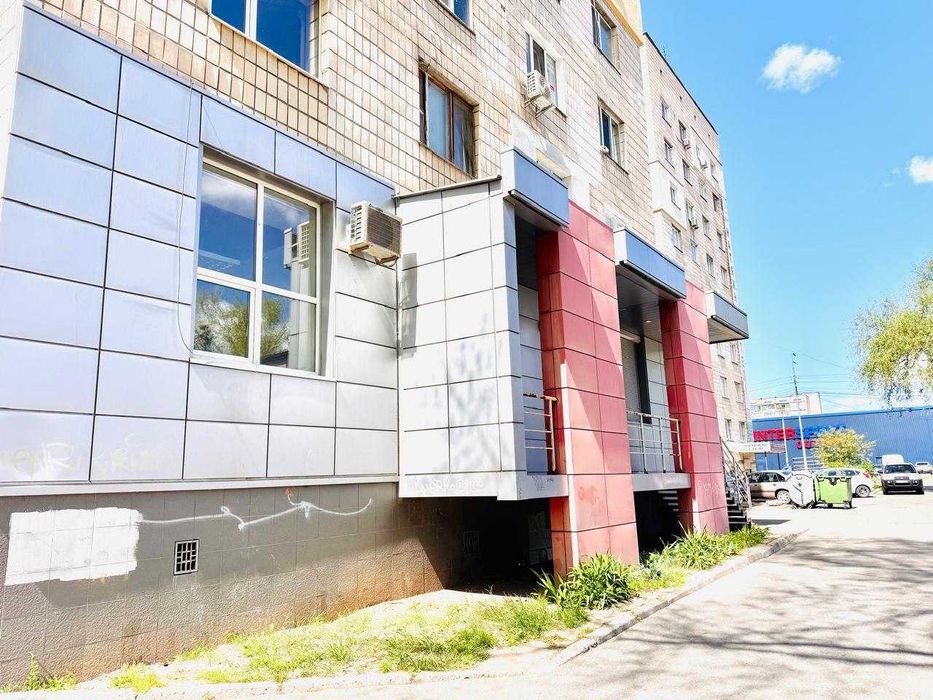 Оренда фасадного приміщення 233 м2 в Дніпровському районі