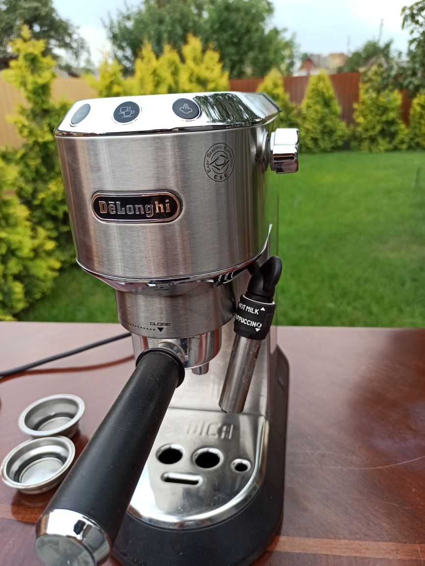 Кофе машина кофеварка   Delonghi на новий рік різдво