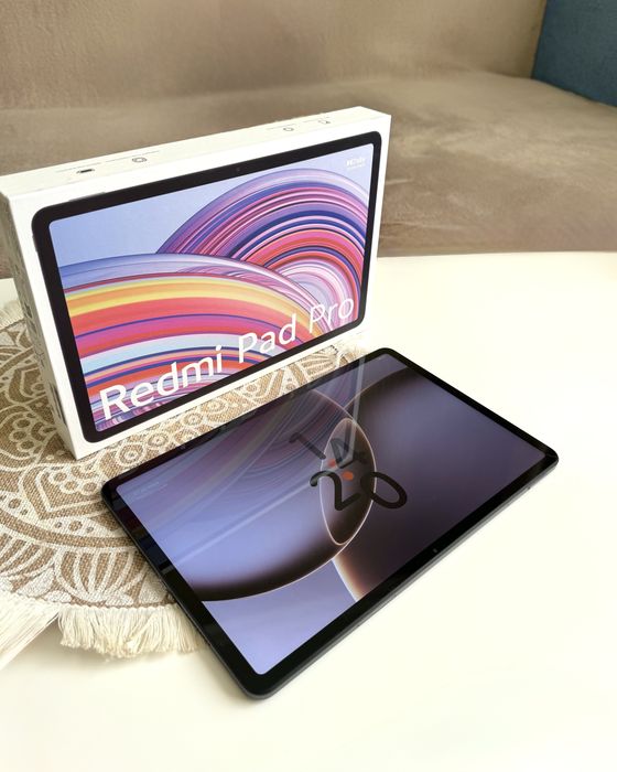 Планшет Xiaomi Redmi Pad Pro 6/128GB у відмінному стані, чохол у подар