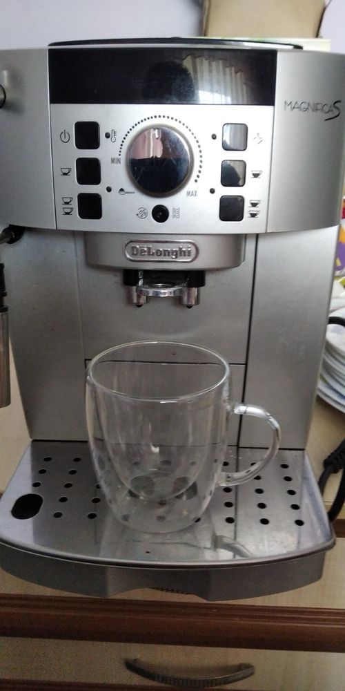 Продам кавоварку deLonghi.