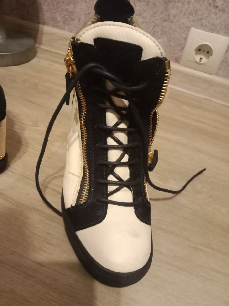 Кеди, снікерси, ботільйони Giuseppe Zanotti