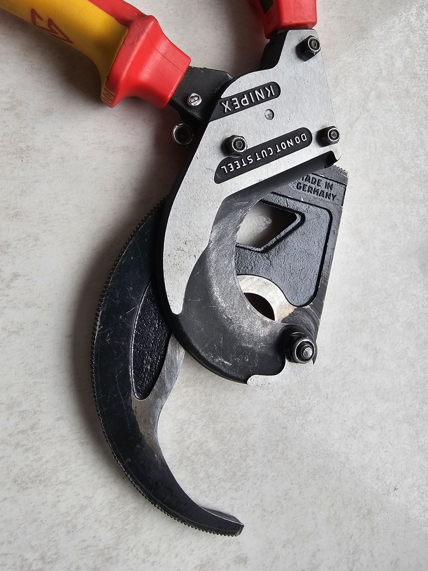 Nożyce do kabli z mechanizmem zapadkowym Knipex
