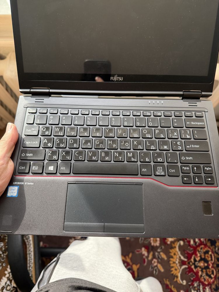 Ноубтук 2в1 Fujitsu LifeBook U729 / i3-8145U / UHD Graphics 620 / 4 ОЗ