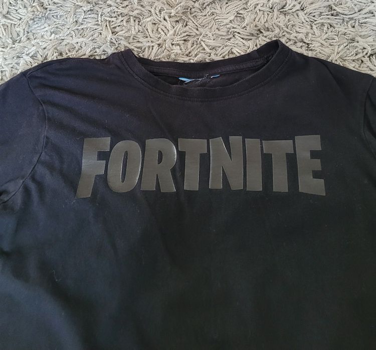Bluzka z napisem Fortnite cienka z długim rękawem.