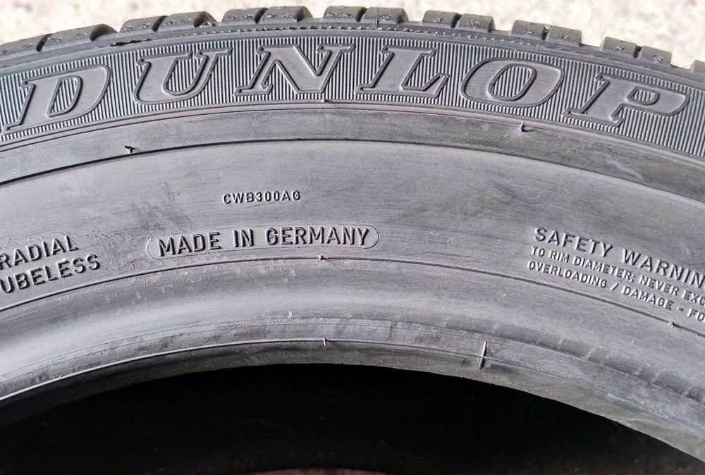 Шини зимові R17 235/55 Dunlop SP Winter Sport 3D