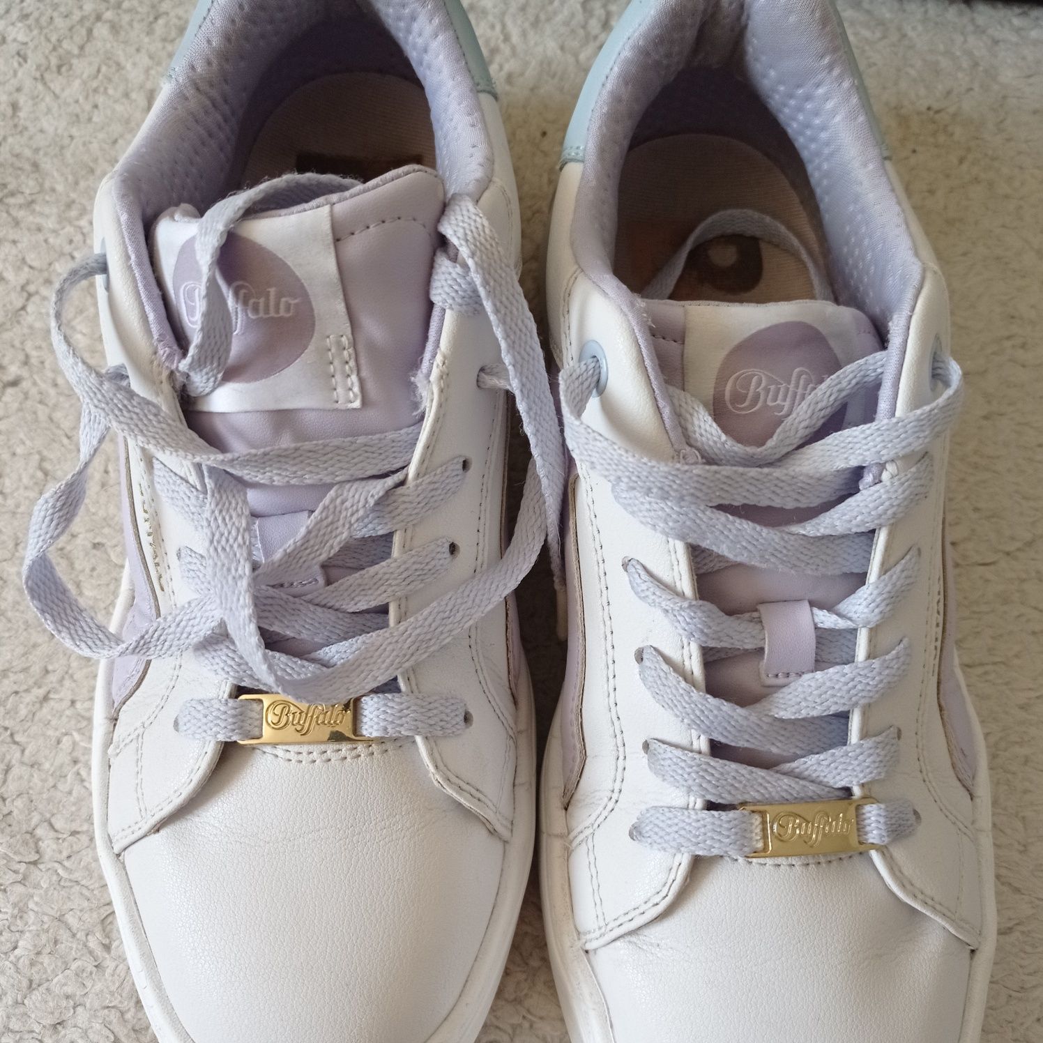 Sneakersy Buffalo rozmiar 37. Długość wkładki 23. Stan bdb