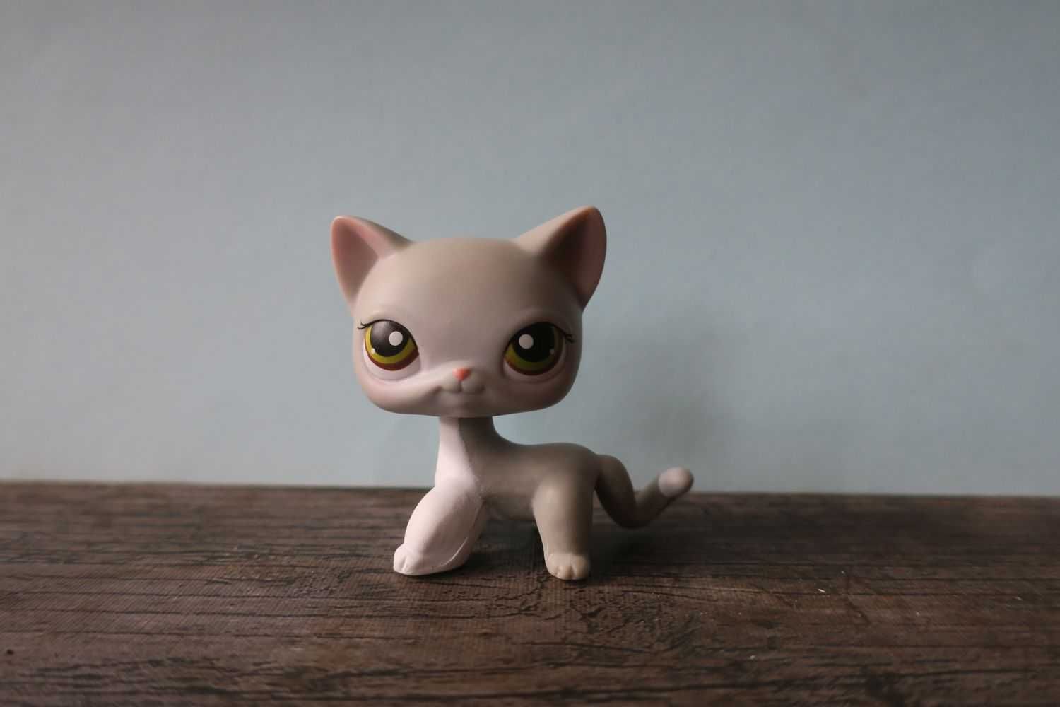 Figurka kot shorthair Littlest Pet Shop biało-szary kotek