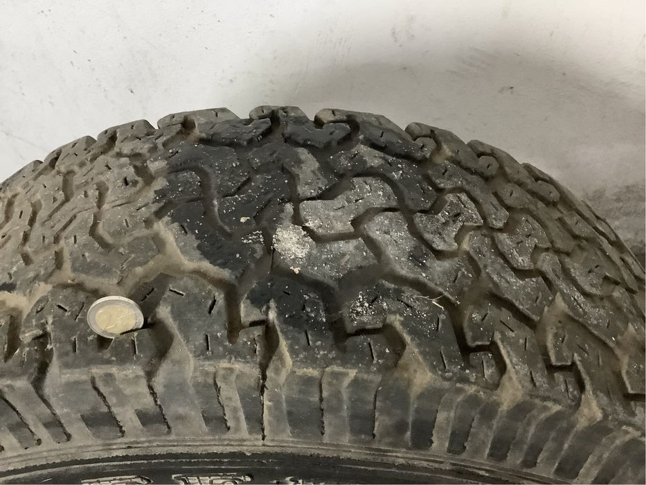 Pneu Fedima Fronteira all-terrain usado 265/70/16