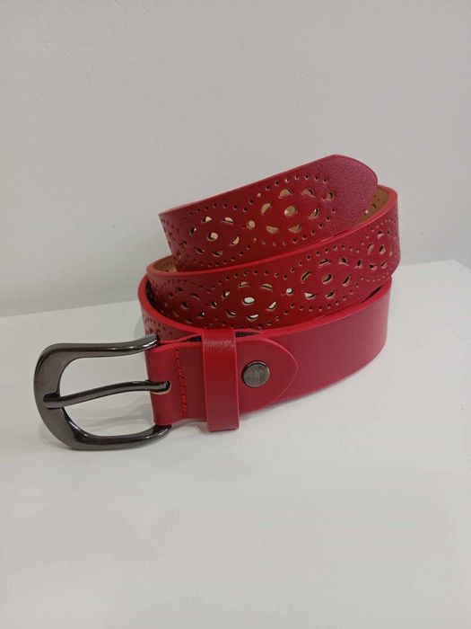 Nowy czerwony pasek vintage