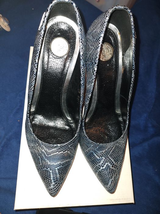 Szpilki granatowe motyw wężowy skórzane rozmiar 39 Giulio santoro