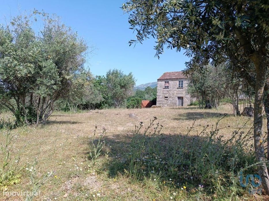 Terreno em Moimenta da Serra e Vinhó de 11200,00 m2