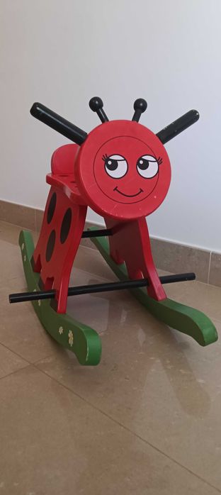 Baloiço joaninha madeira criança.