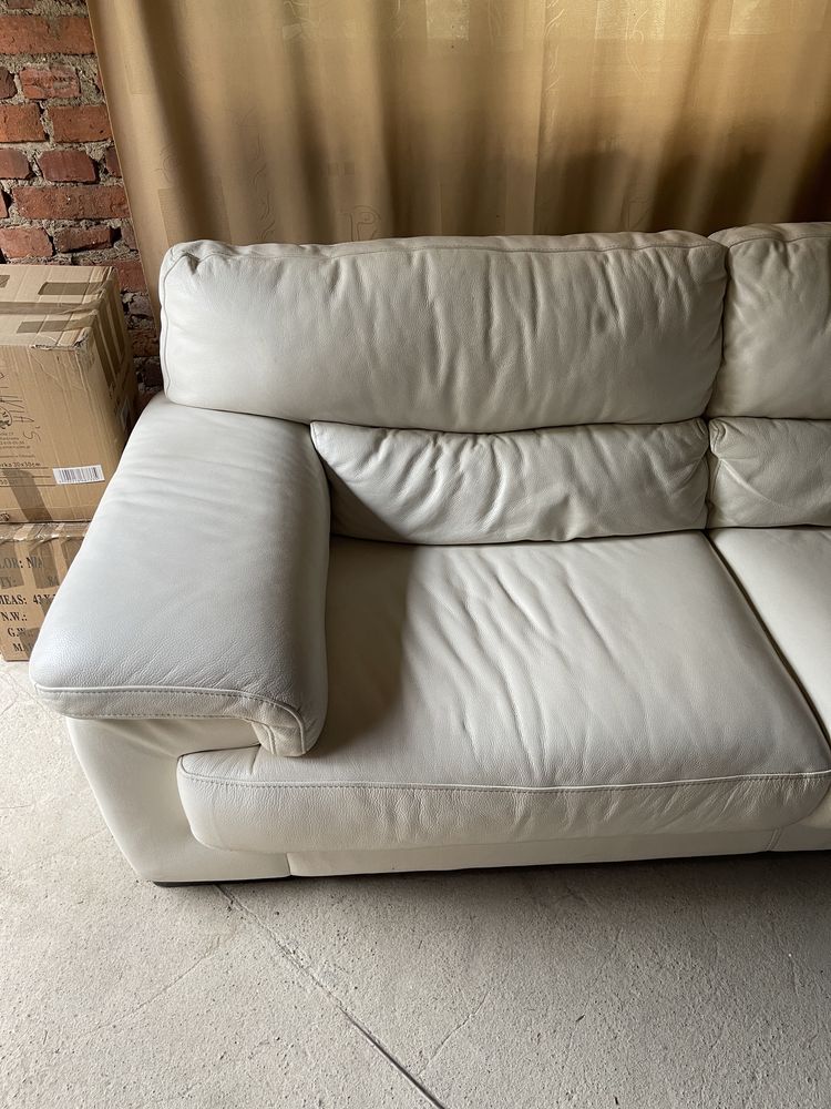 Biala skorzana kanapa sofa