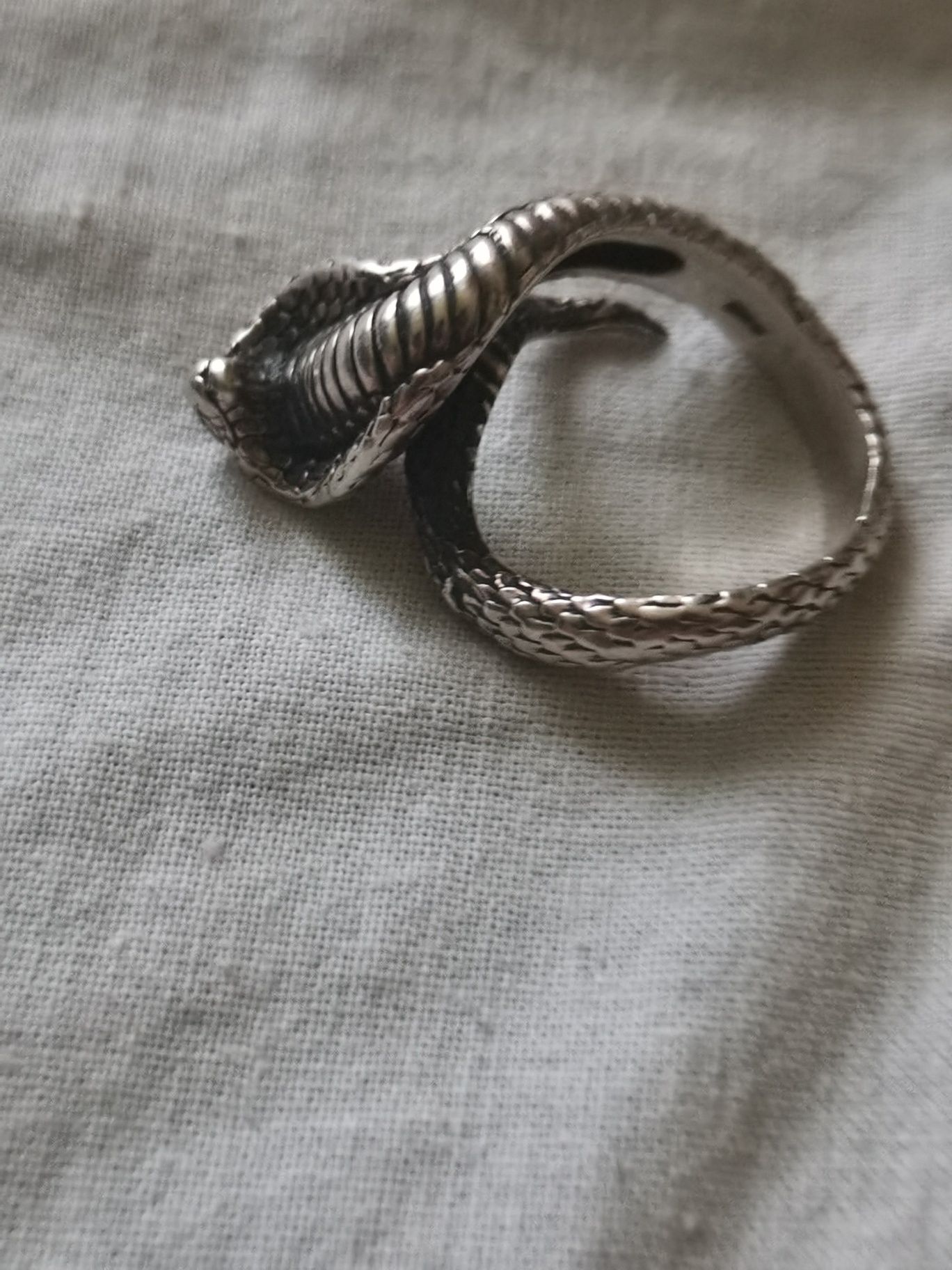 Кольцо срібло у формі змії