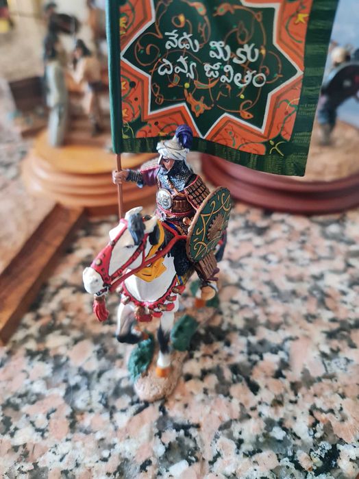 Soldado de chumbo - àrabe a cavalo pintado à mão.