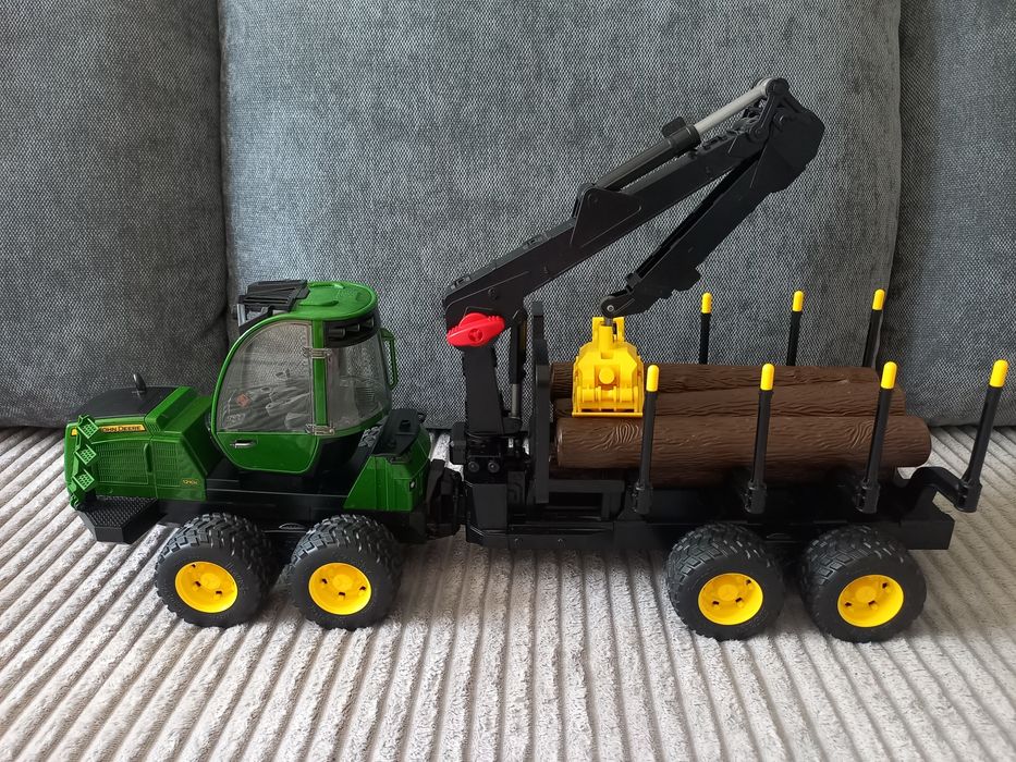 Трактор лісовоз John Deere від Bruder