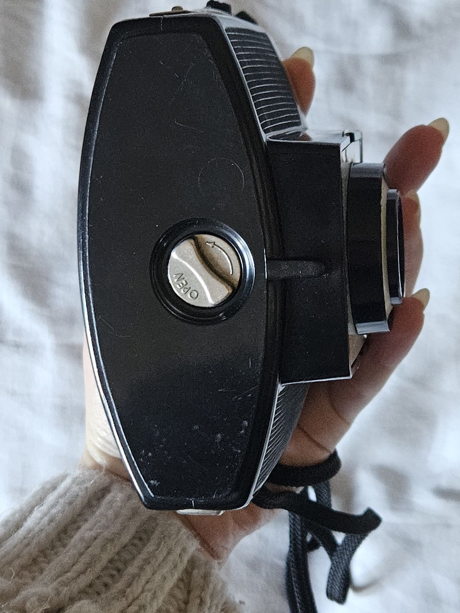 Aparat analogowy Kodak Brownie Cresta 3 z futerałem