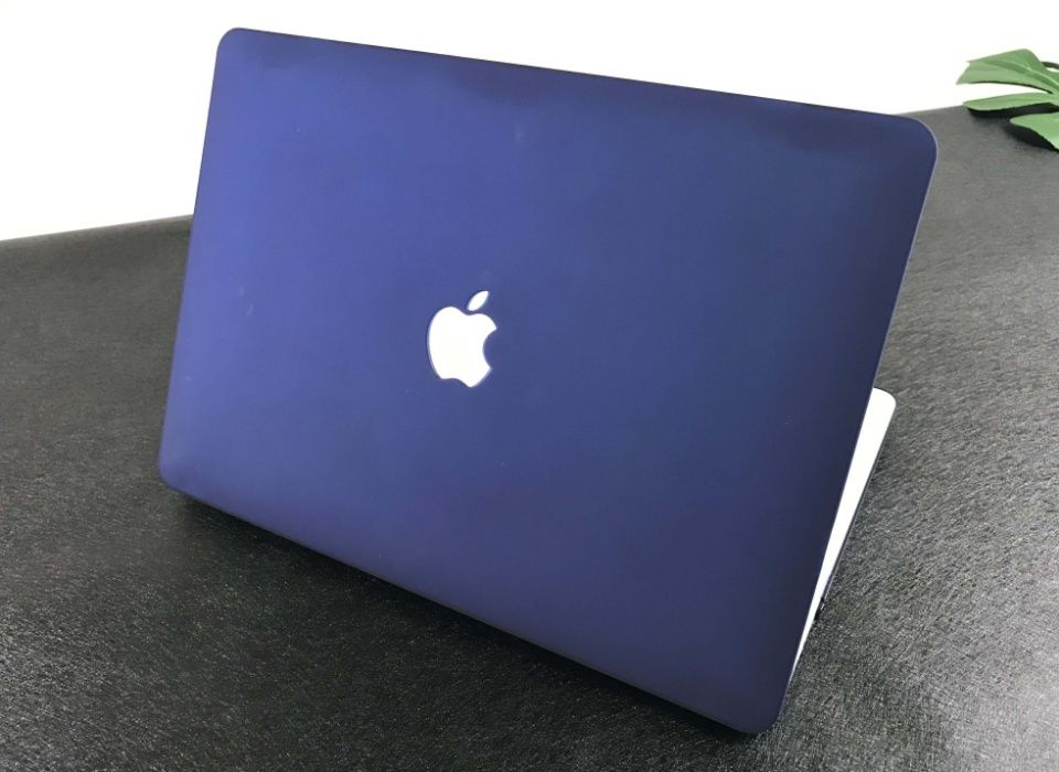 Накладка на MacBook Air 13 A1932 A1369 / A1466 с вырезом под яблоко