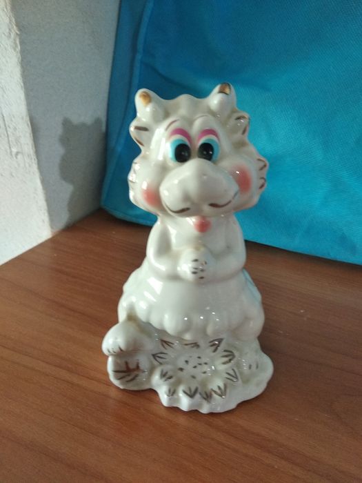 Фарфоровые статуэтки разные  СССР