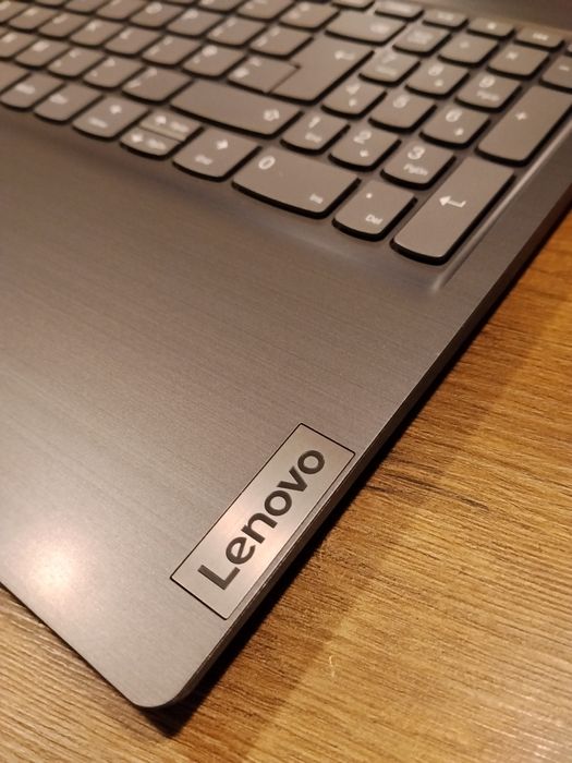 #2902 Lenovo V15 IML i5-10210U 20GB 256SSD FV23 GW12 WZOROWY STAN W11
