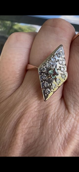Золотое кольцо 583 пр.с бриллиантами и уральским изумрудом