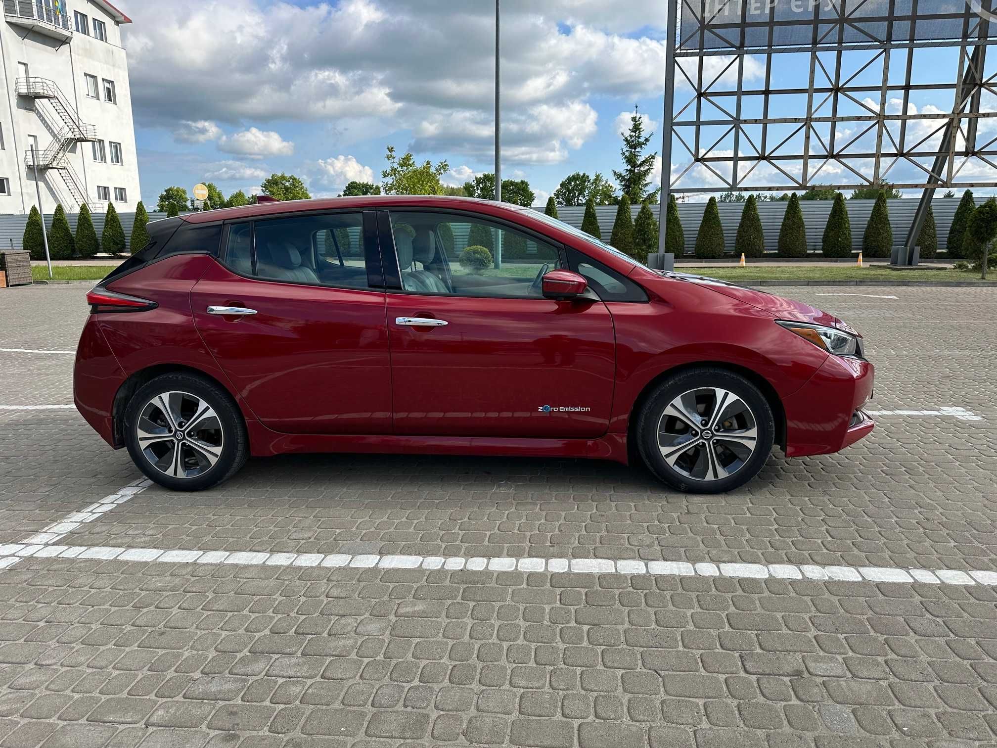 Продам NISSAN LEAF 40 квт 2018 рік