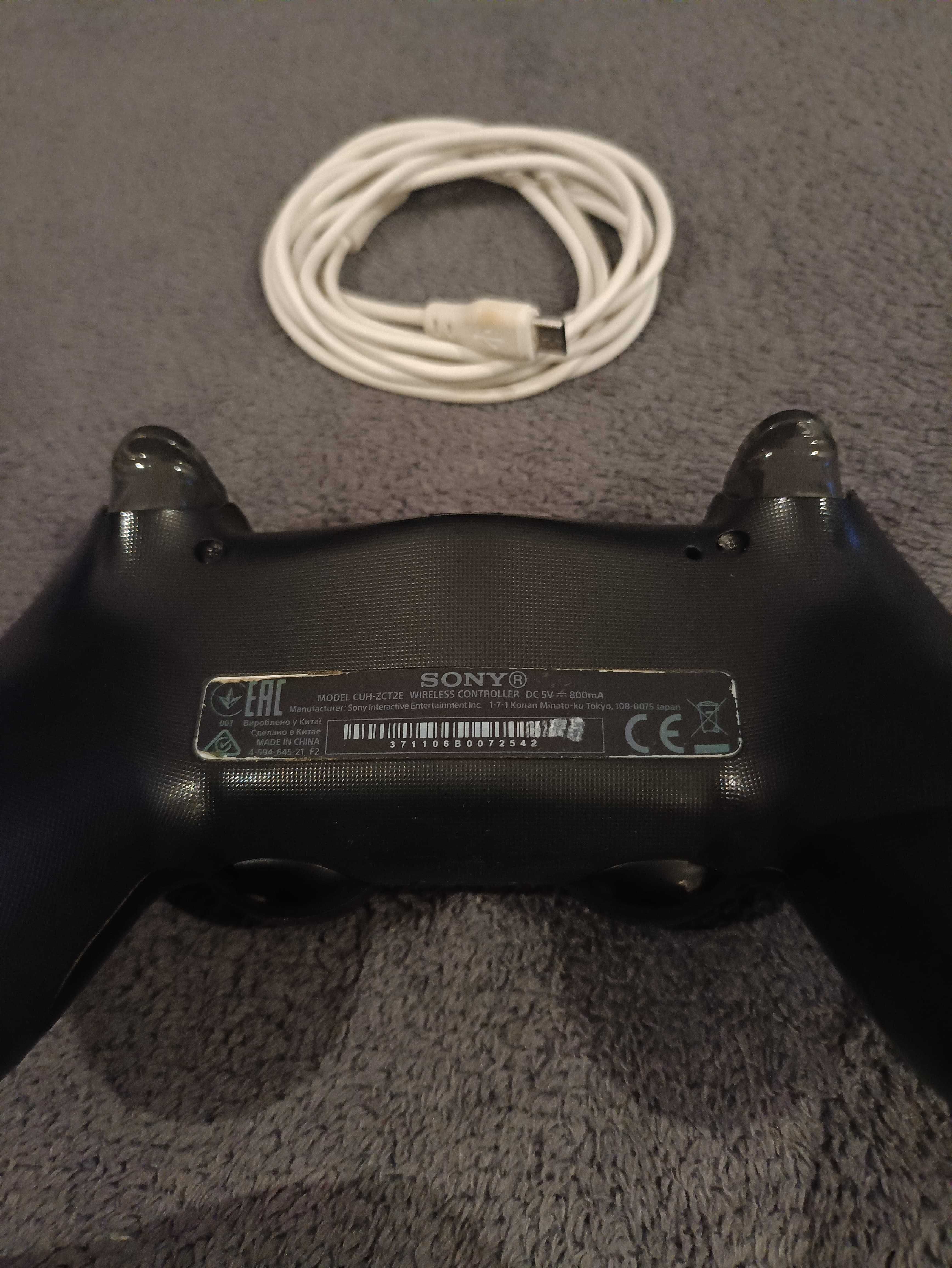 PlayStation 4 Pro – model CUH-7216B (wersja 1TB).