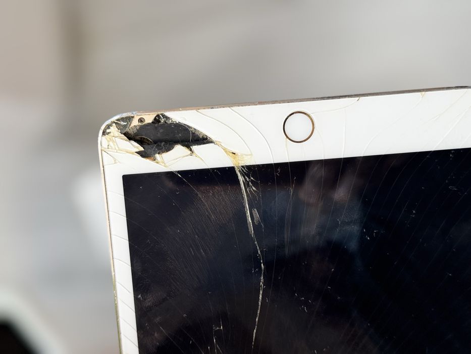 Продам ipad mini 4 неробочий, на запчастини
