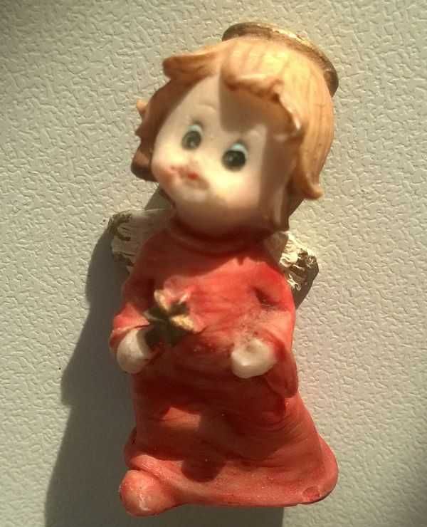 Figurki Aniołków Figurka Aniołek z magiczną różdżką czerwony 5cm