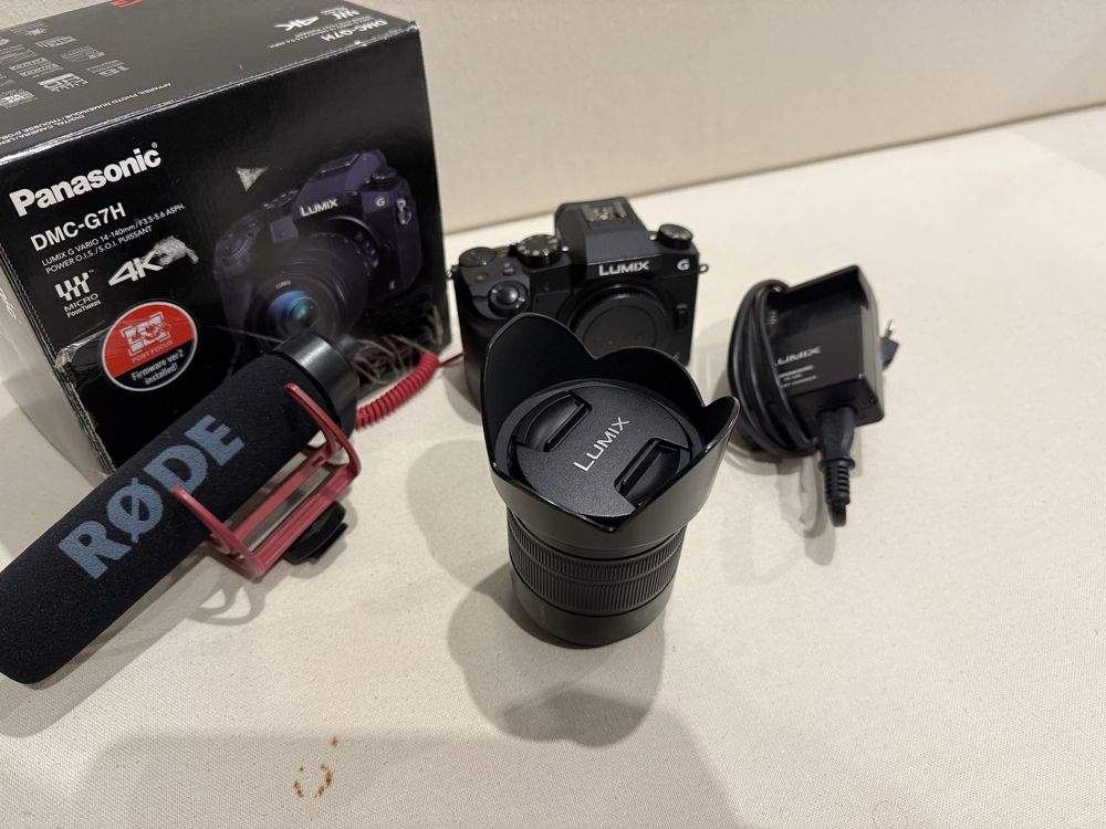Panasonic Lumix G7 + Lente Lumix 14-140mm F3.5-5.6 + Microfone RODE