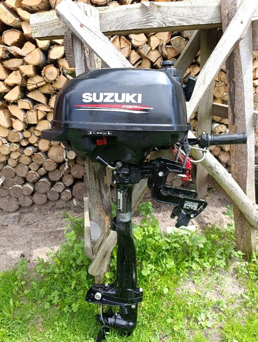 Suzuki в дуже гарному стані  4 тактний 2,5